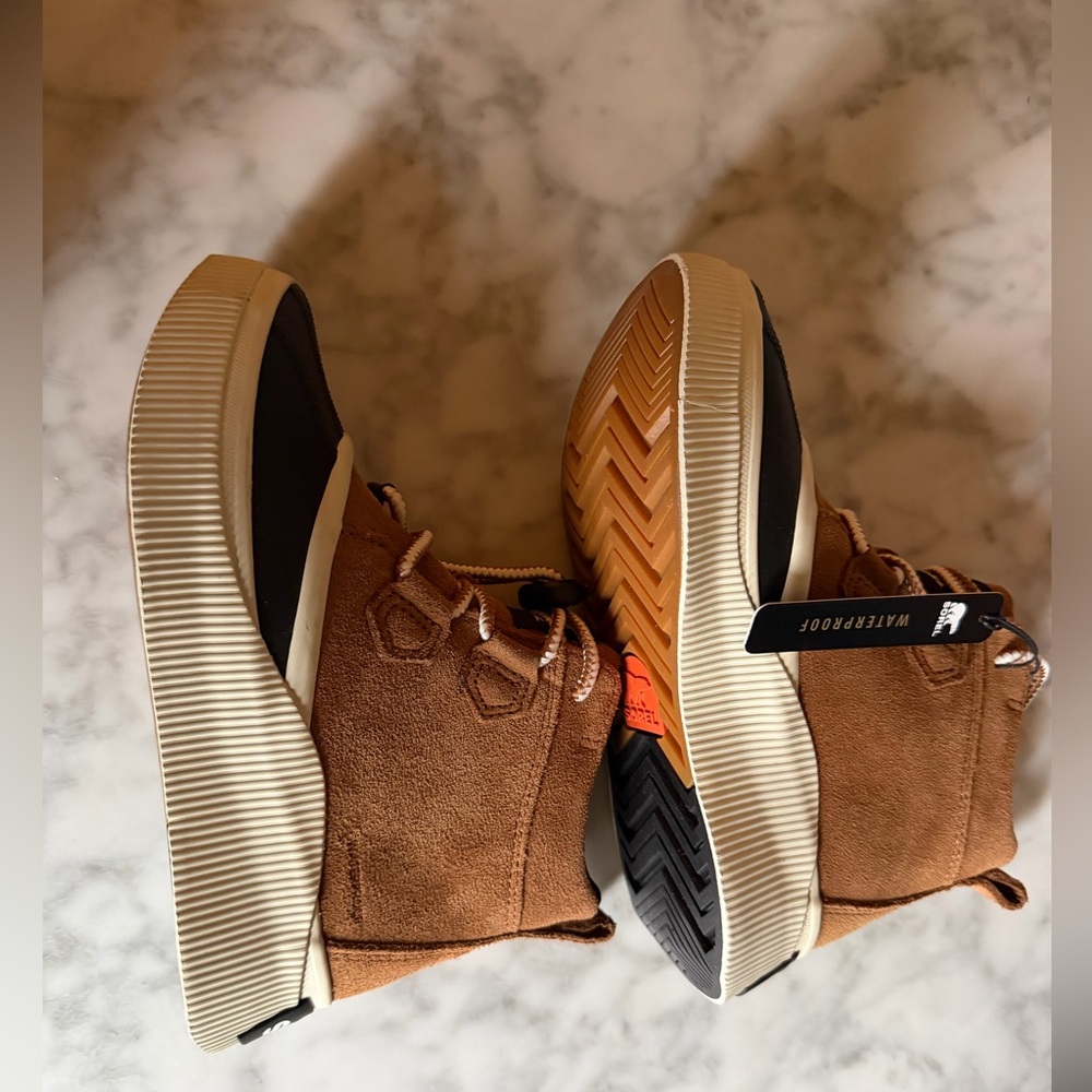 NWT Sorel Kids Out N About IV Waterproof Winter Tan Suede Boots w Black Toe Caps - Picture 8 of 11